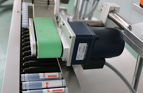 臥式注射器貼標(biāo)機(jī)