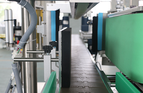 扁瓶不干膠雙面貼標機