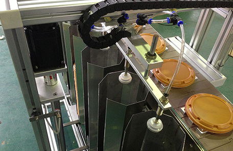 自動上下料貼標機