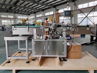2025.9.9俄羅斯單標側面不干膠貼標機1臺